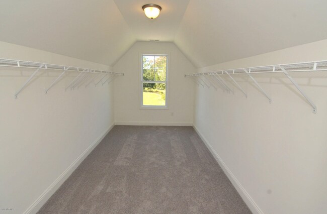 Building Photo - Beautiful 4 Bed Home on Masonboro Loop!