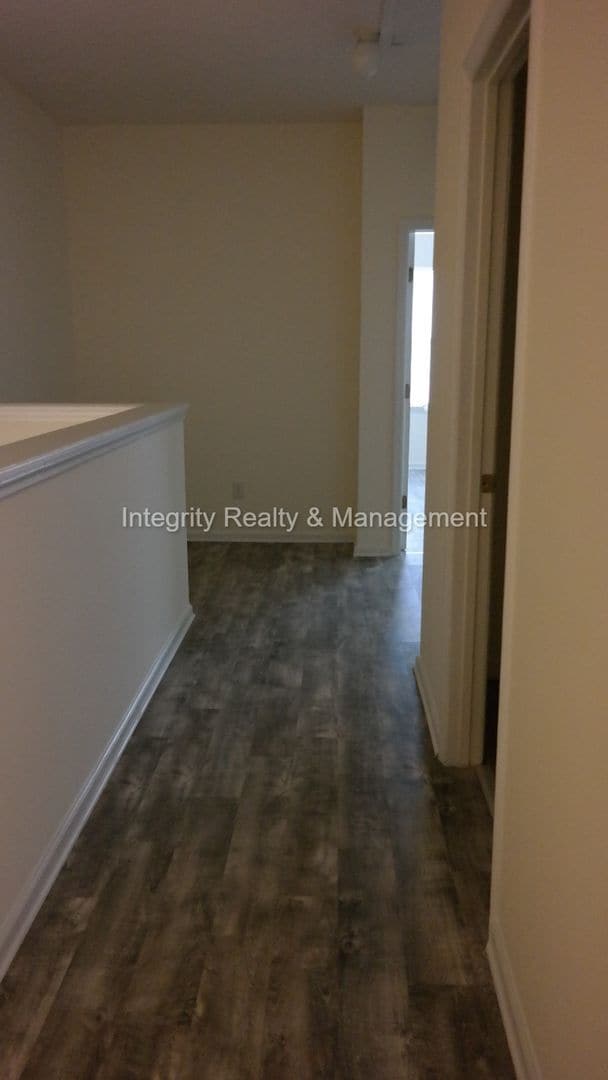 Building Photo - 3-bedroom townhome in Jacksonville