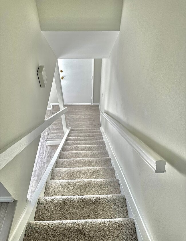 Building Photo - COMING SOON!! Charming 3 Bedroom Condo in Gated Palm Springs Community!