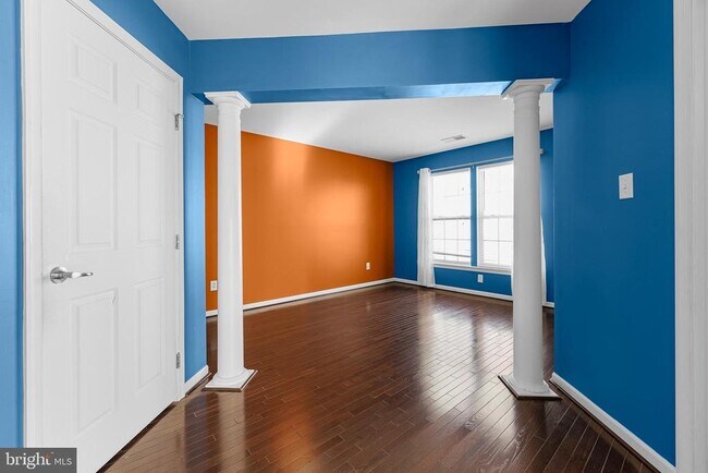 Building Photo - 206 Markham Ct