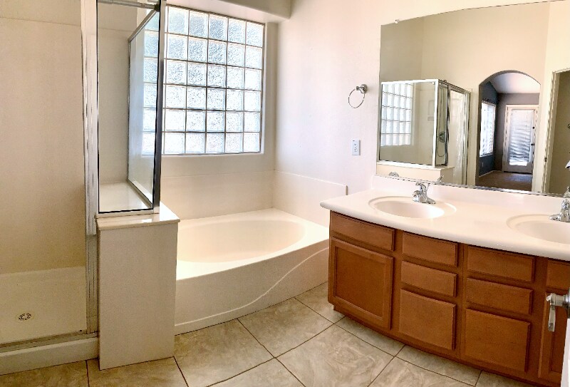 Building Photo - 21150 Via Del Oro