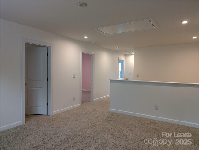 Building Photo - 5906 Fenway Dr