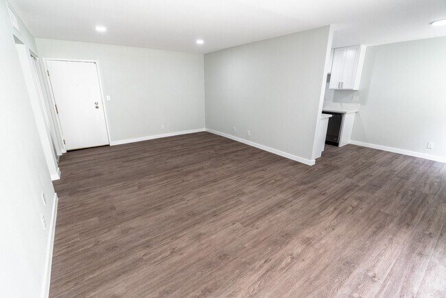 Interior Photo - 960 N. Alfred