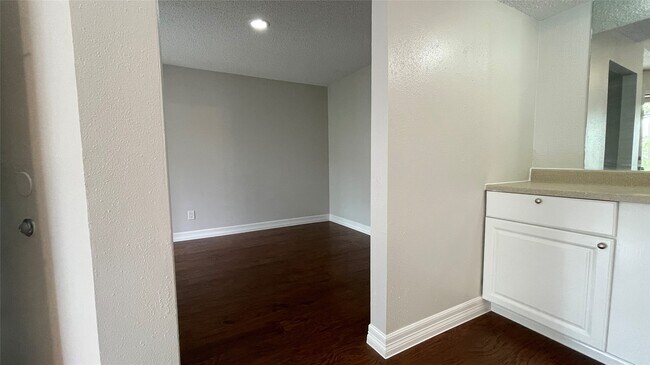 Building Photo - 6701 Sands Point Dr