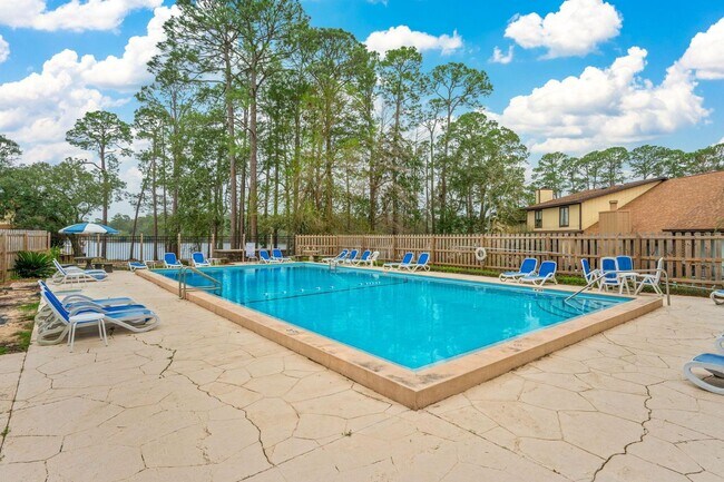 Building Photo - Enjoy resort-style amenities with this rental!