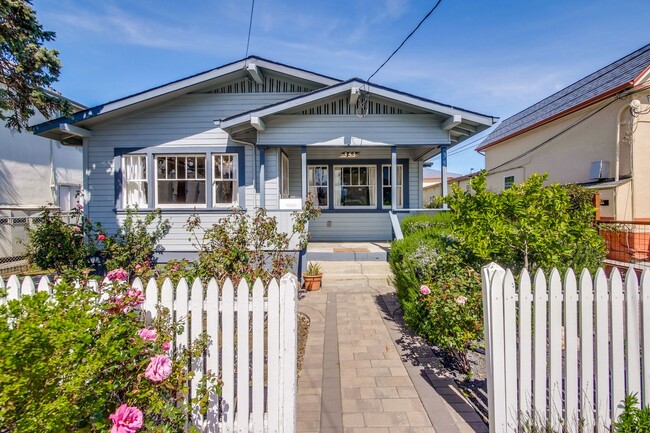 Building Photo - Updated Bungalow located in Downtown Redwood City & 15 miles from SF International Airport