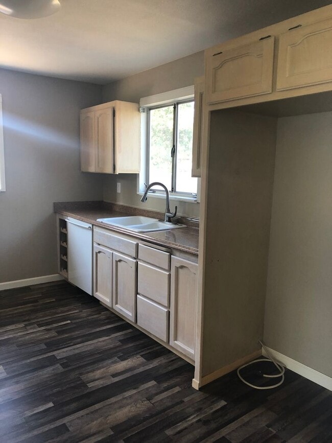 Building Photo - 3bed / 1 ba house in Yuba City