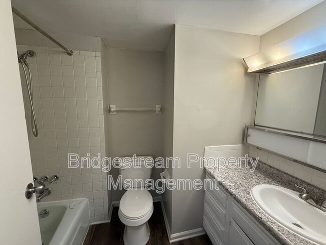 Building Photo - 481 N Broadway St