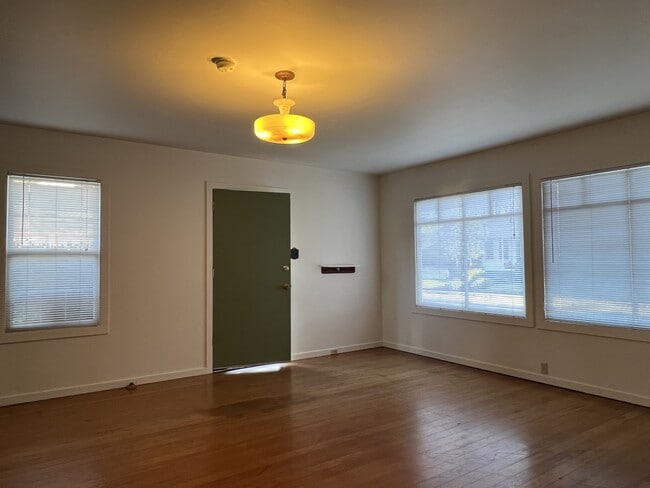 Building Photo - 262 12th St