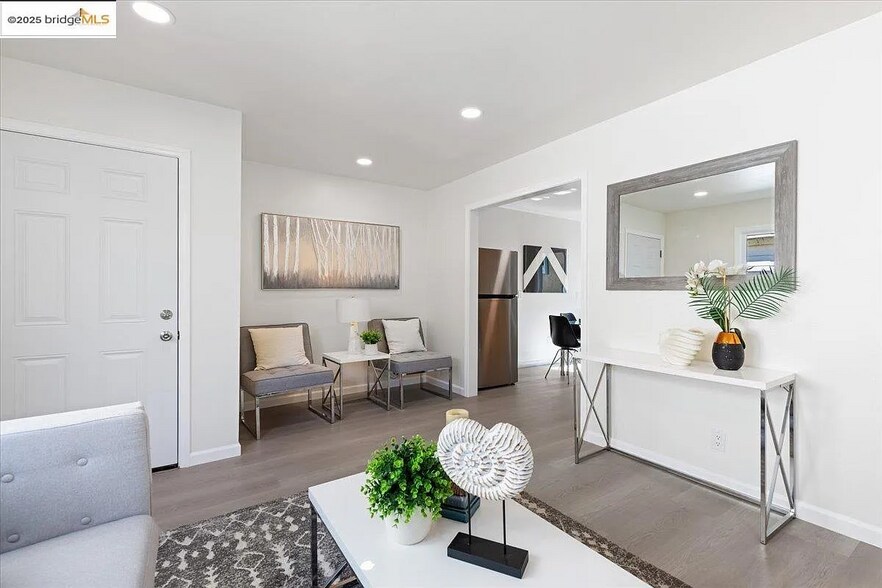 Building Photo - 2846 McGee Ave