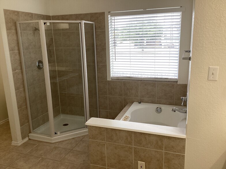 Building Photo - 1704 Gnu Gap