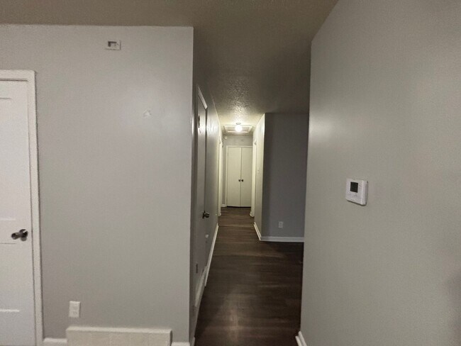 Building Photo - 2567 Thackery Dr