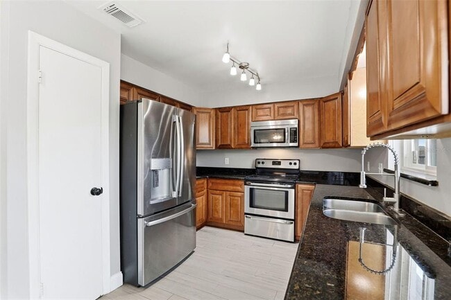 Building Photo - 2701 Carlisle Ave