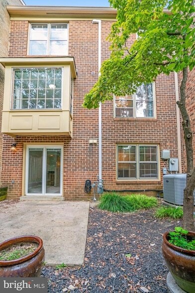 Building Photo - 2131 Kings Mill Ct