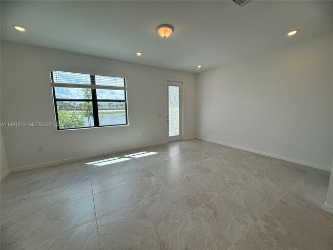 Building Photo - 4286 Efendi Dr