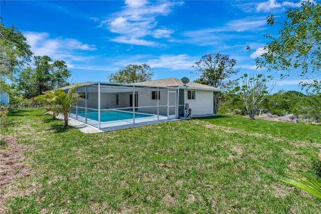 Building Photo - 9125 SE Karin St