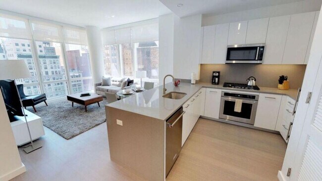 Building Photo - 42 W 33rd St