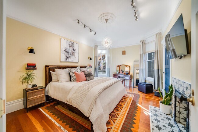 Building Photo - Cole Valley/Ashbury Heights: Remodeled Fla...