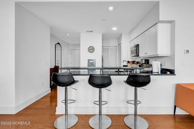 Building Photo - 501 Grand Ave