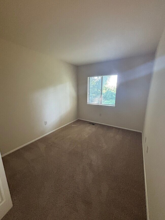 Building Photo - 3 Bedrooms Gwynn Oaks (County)