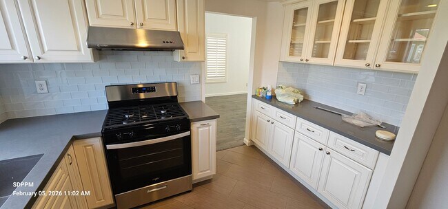 Building Photo - NORTH MIRA MESA / SAN DIEGO - Nice Renovated 4 Bedroom / 2.5 Bath House.  AVAILABLE 02/16/2026