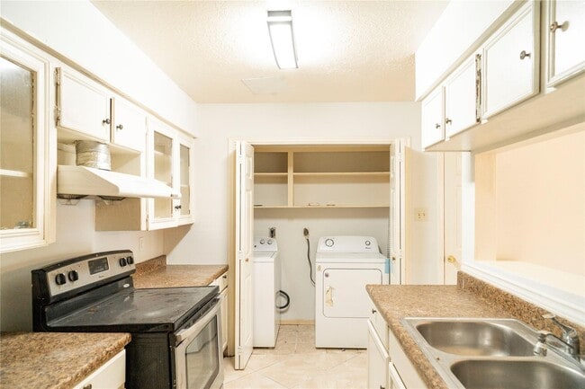 Building Photo - 12356 Newbrook Dr