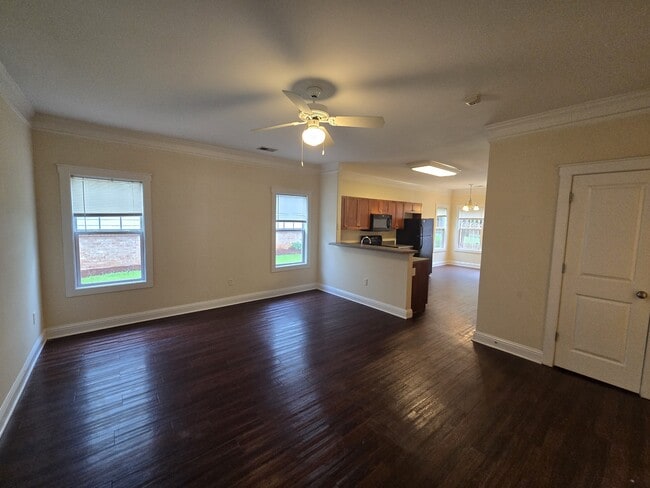 Building Photo - 2140 Lakeside Dr