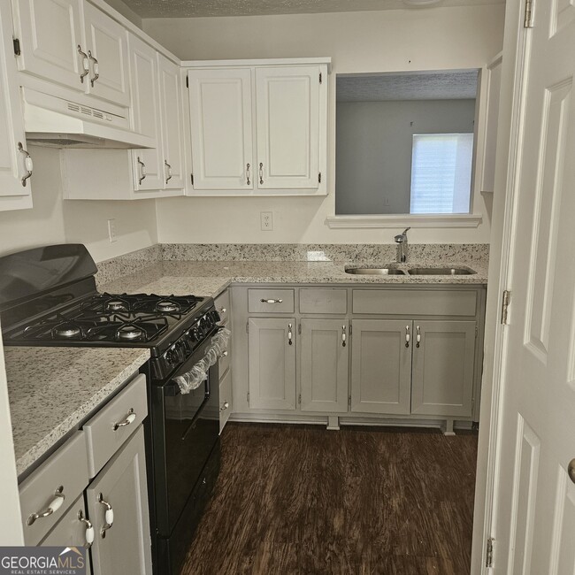Building Photo - 5960 Batson Ct
