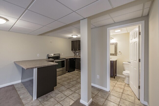 Building Photo - 324 Stratford Ln