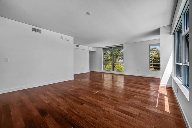 Building Photo - Luxury Elevated Living 1 Bed 1.5 Bath Condo at Skyline OC