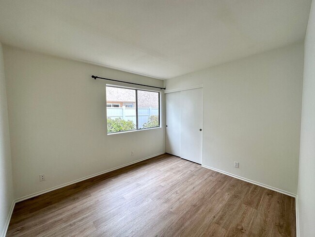 Building Photo - Oxnard Dunes | 2 Bedroom + 2 Bath Duplex -...