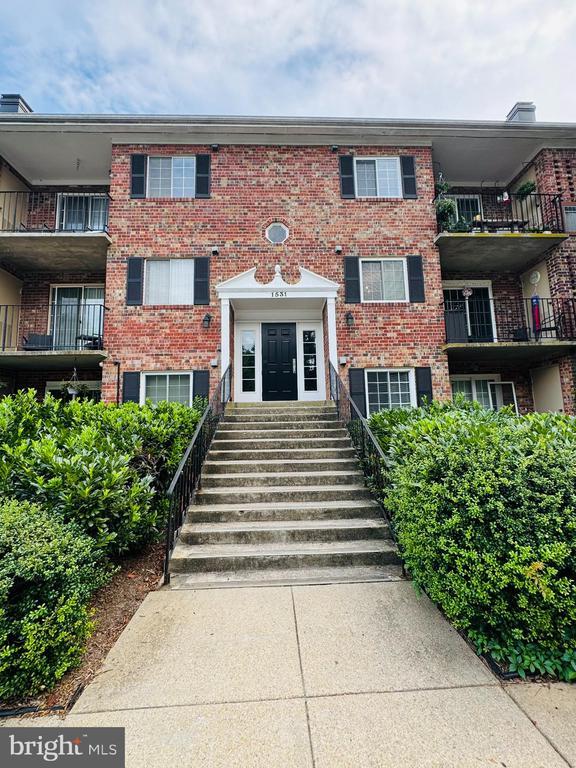 Building Photo - 1531 Colonial Dr