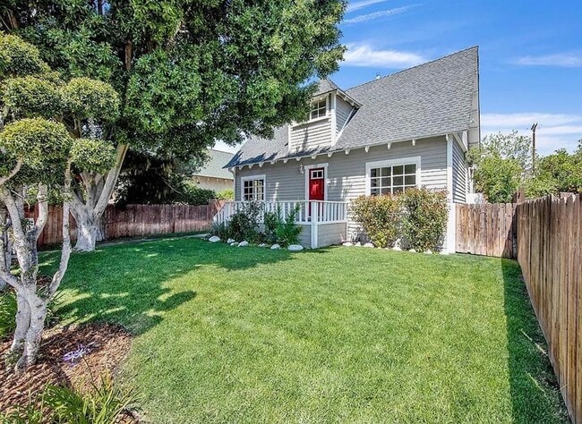 Building Photo - 131 E Ave 45