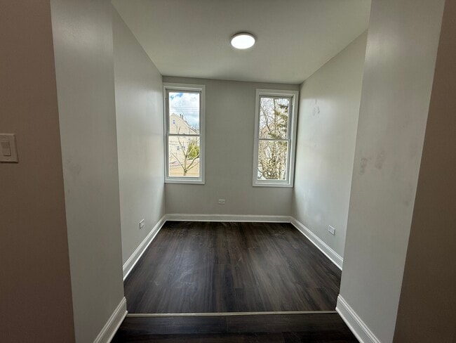 Building Photo - 2533 S Drake Ave