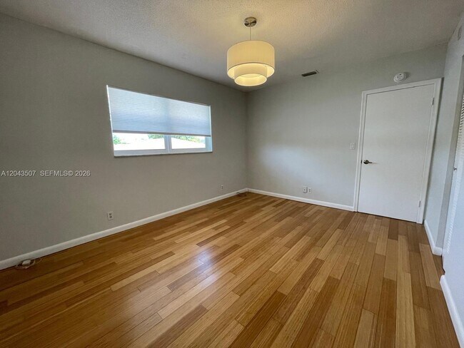 Building Photo - 1300 N 17th Ave