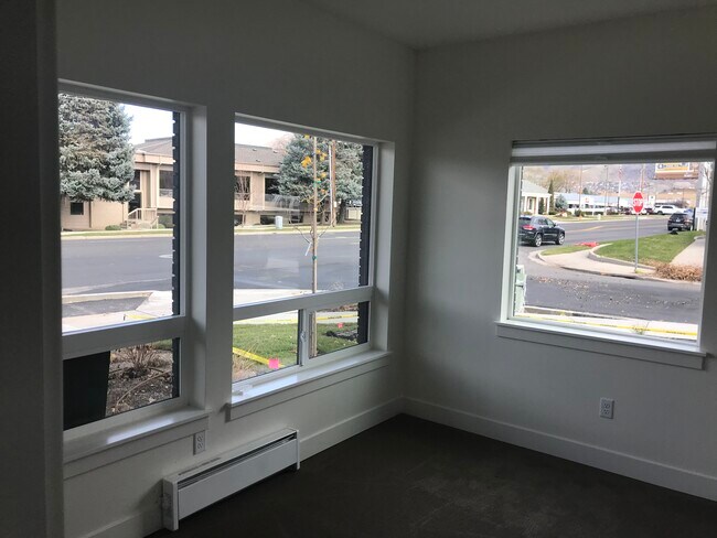 Building Photo - 6982 S Brookhill Dr
