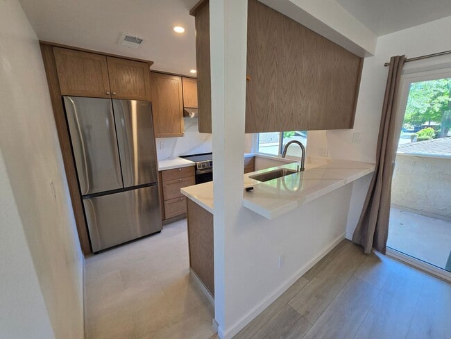 Building Photo - JAMACHA GREENS BEAUTY – FULLY REMODELED 2BR TOWNHOME!