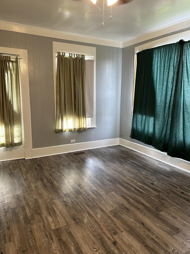 Building Photo - 212 S Bonner St