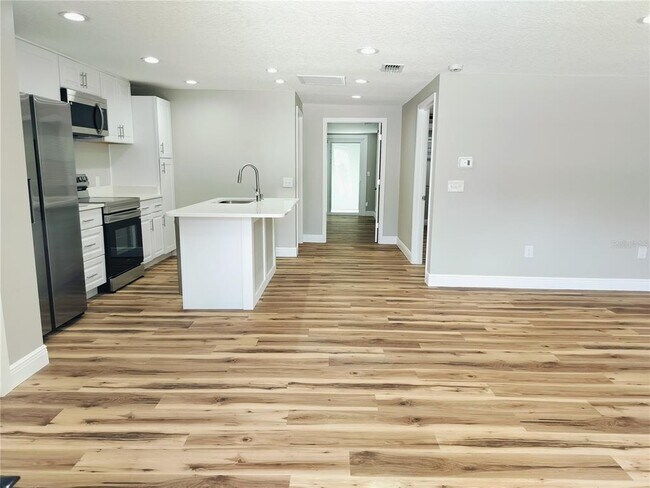 Building Photo - 25405 Colmar Ave