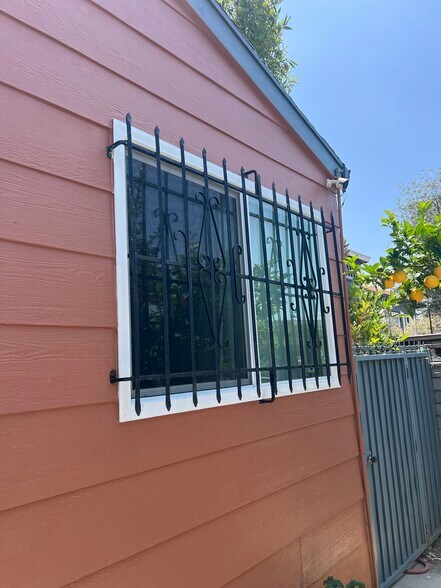 Building Photo - 1832 S Curson Ave