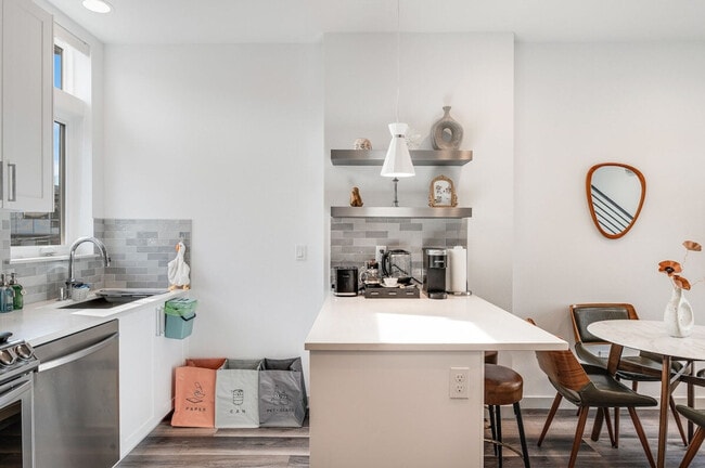 Building Photo - 4613 Dayton Ave N