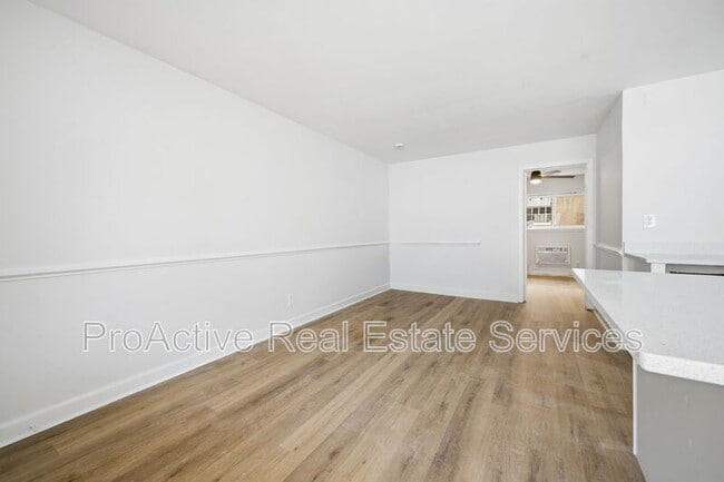 Building Photo - 2065 E Ocean View Ave