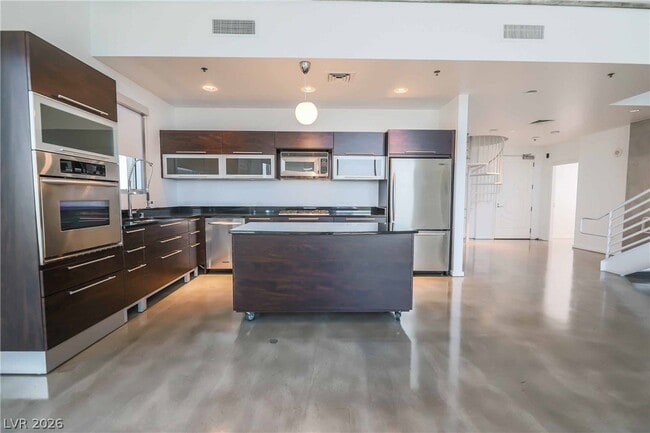 Building Photo - 900 S Las Vegas Blvd