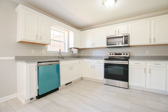 Building Photo - 1701 Autumnwood Blvd