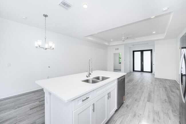 Building Photo - 3304 Glencove St
