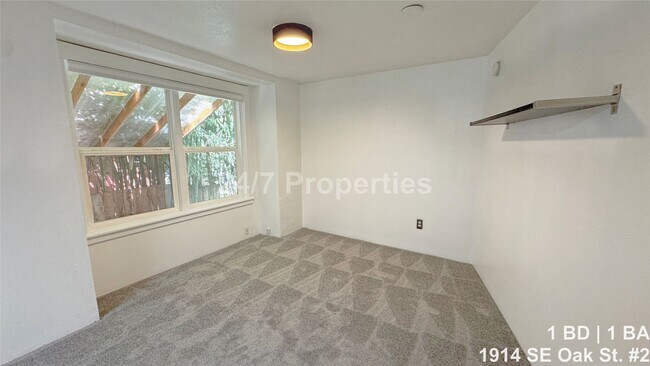 Building Photo - Classic 1 BD | 1 BA Duplex Unit - Buckman