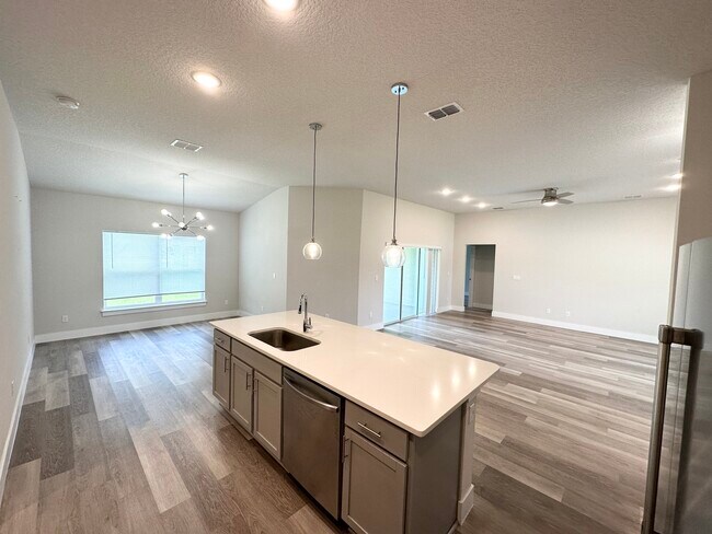 Building Photo - 6 Slate Wood Ct