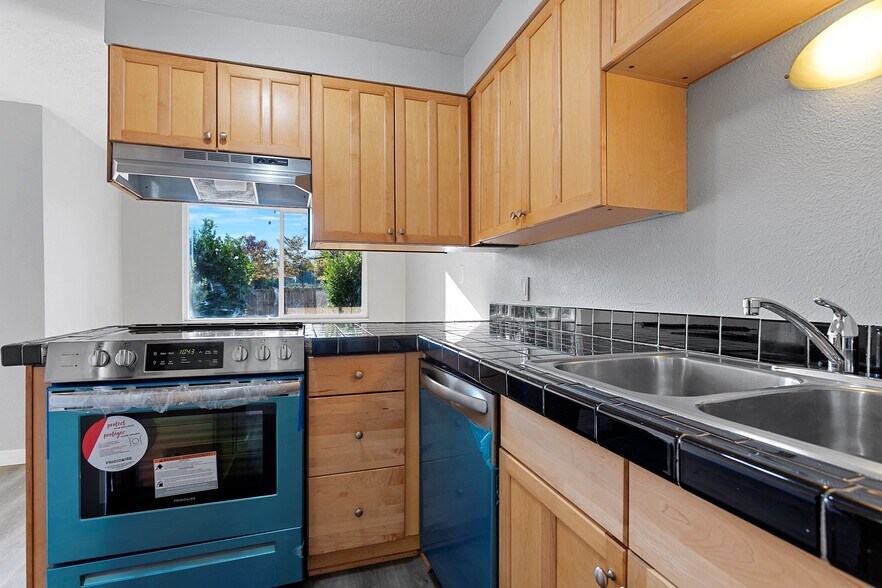 Primary Photo - Carriage Estate