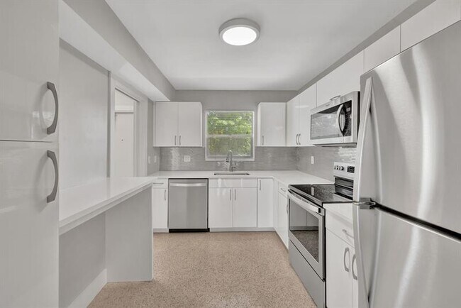 Building Photo - 2190 NE 51st Ct