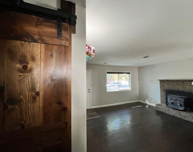 Building Photo - 3 Bedroom Home Centrally Located in Carson City